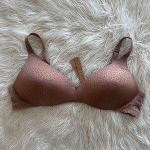 Skims Wireless Form Jacquard Push Up Plunge Bra
Sienna Micro Leopard Print 44C